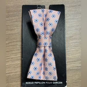 BNWT Adjustable Boy’s Floral Bow Tie, Pink and Blue, OS.